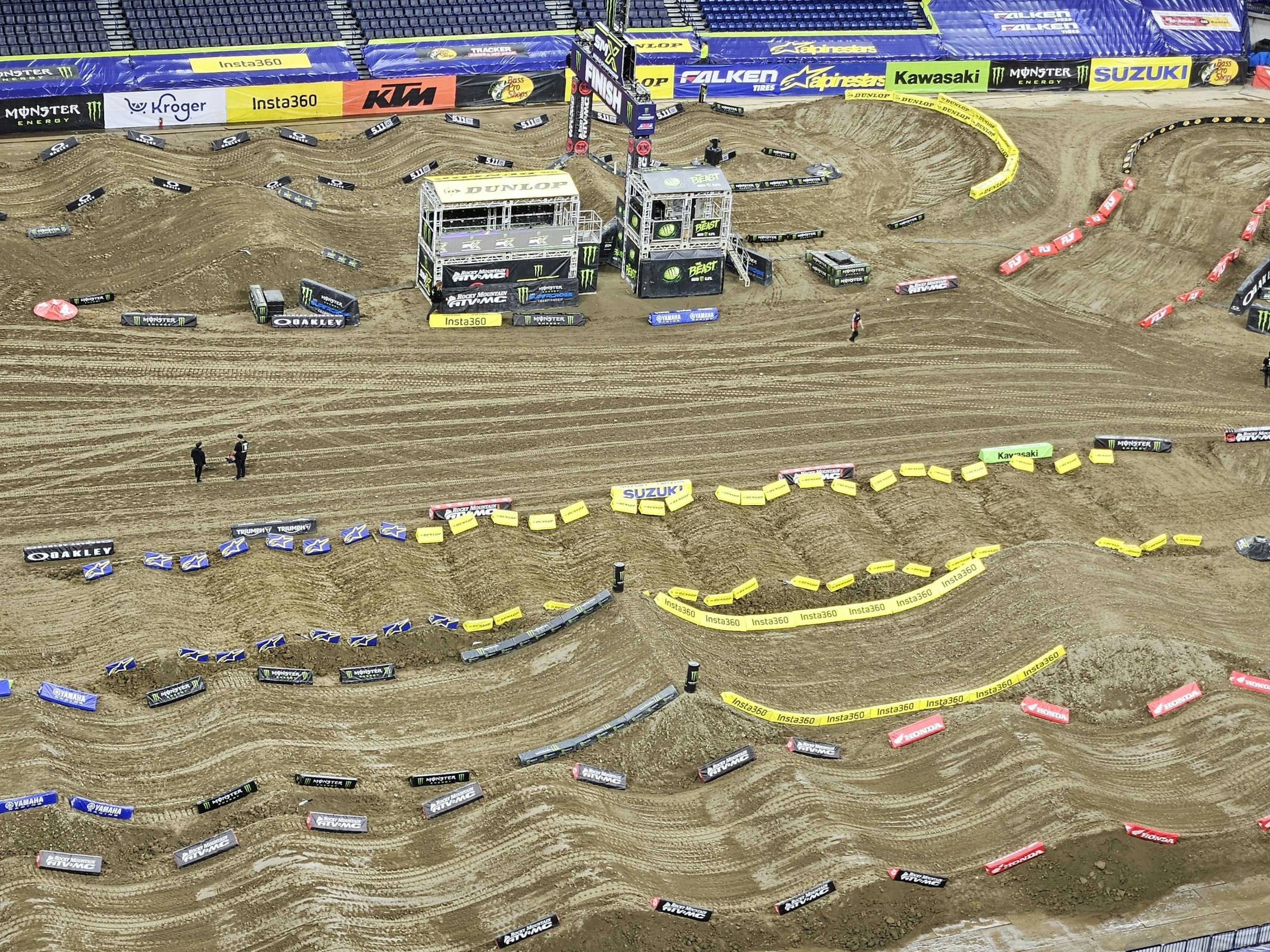 A starter whoop then 9 whoops here in Indy, but the last whoop is about the same size as the starter whoop.