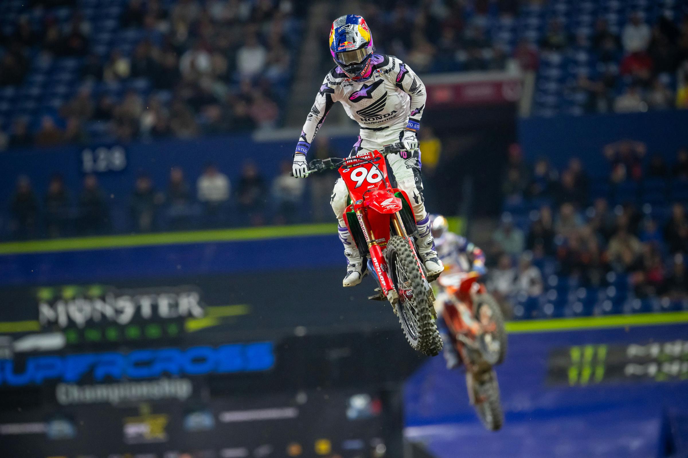 Hunter Lawrence once again stretched his points lead from one to four over Tomac.